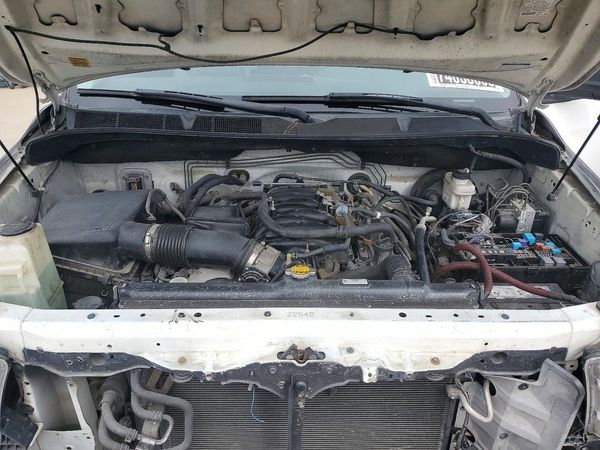 2013 TOYOTA TUNDRA SR5 — Engine bay