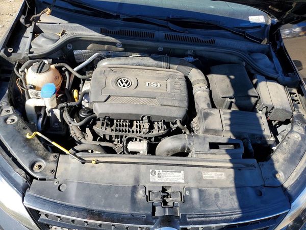 2017 VOLKSWAGEN JETTA GLI — Engine bay