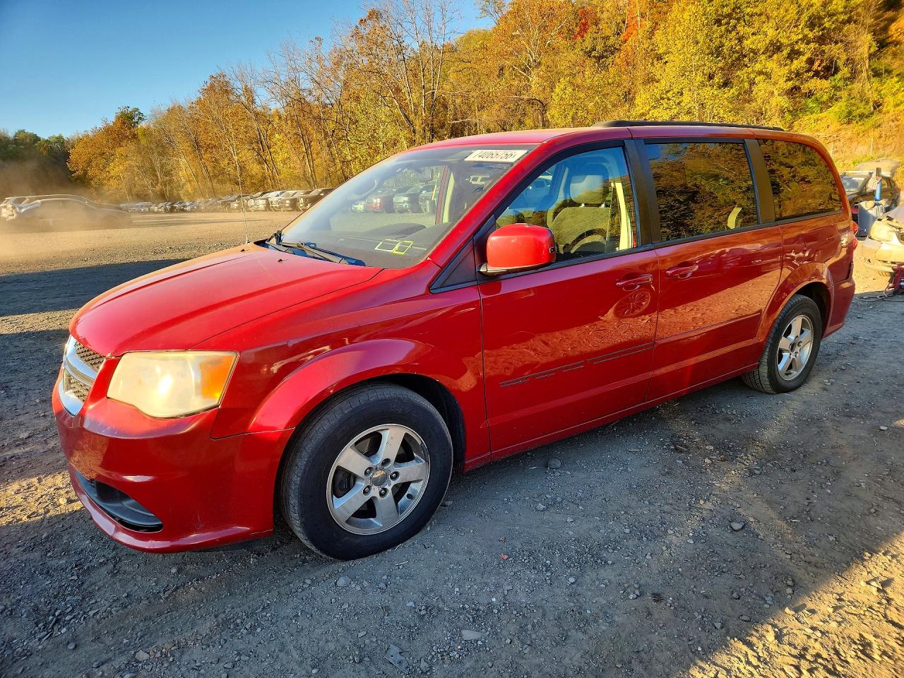 2012 DODGE GRAND CARAVAN SXT — Front 3/4