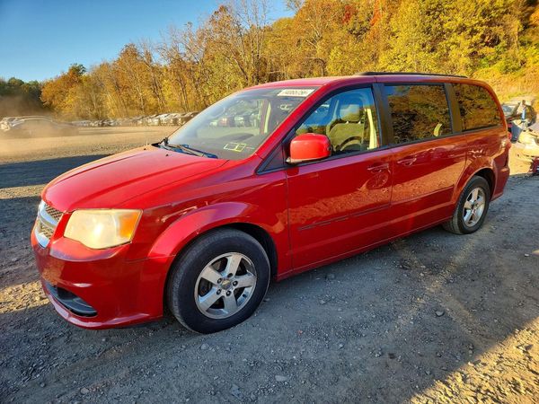 2012 DODGE GRAND CARAVAN SXT — Front 3/4