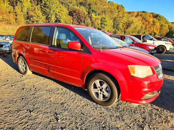 2012 DODGE GRAND CARAVAN SXT — Passenger 3/4