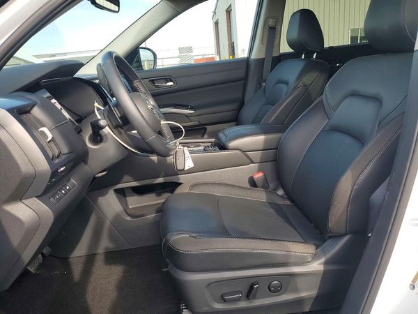 2025 NISSAN PATHFINDER SL — DENT