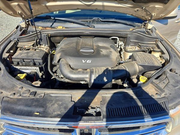 2014 DODGE DURANGO SXT — Engine bay