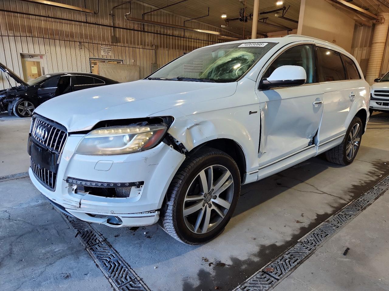 2014 AUDI Q7 Premium Plus — Front 3/4