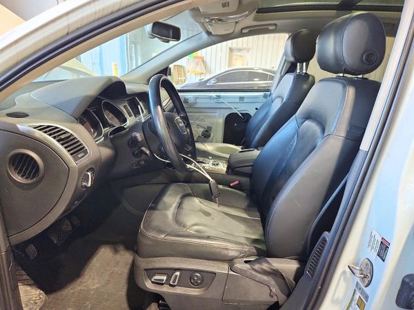 2014 AUDI Q7 Premium Plus — DENT