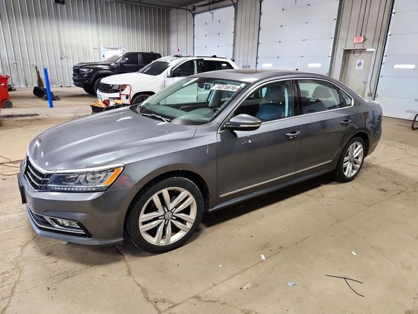 2017 VOLKSWAGEN PASSAT SE — Front 3/4