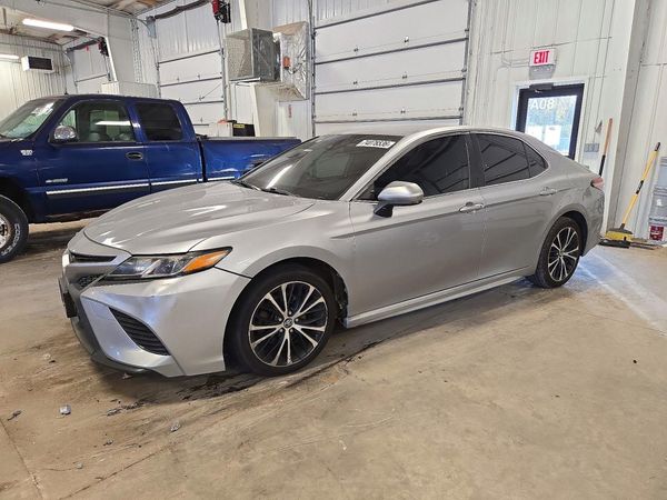 2019 TOYOTA CAMRY L/LE/SE/XLE — Front 3/4