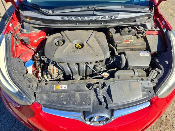 2016 HYUNDAI ELANTRA — Engine bay