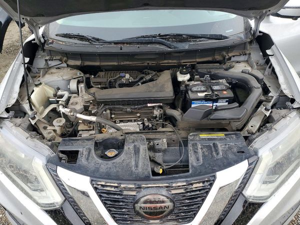 2018 NISSAN ROGUE — Engine bay
