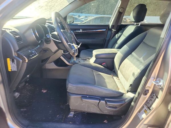 2013 KIA SORENTO Base / LX — DENT