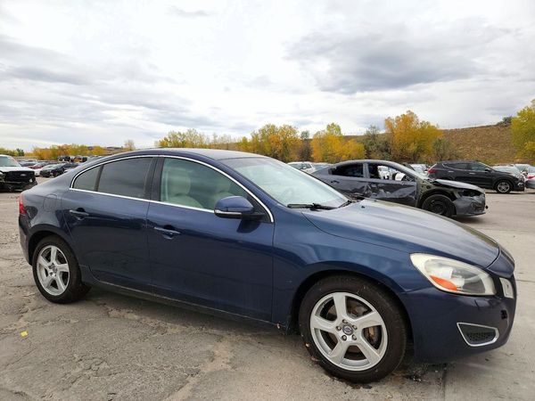 2013 VOLVO S60 — Passenger 3/4