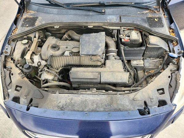 2013 VOLVO S60 — Engine bay