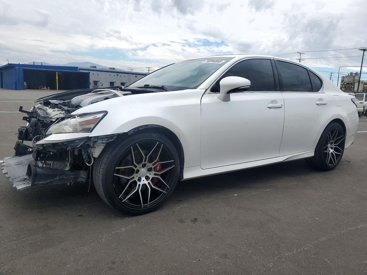 2016 LEXUS GS 350 — Front 3/4