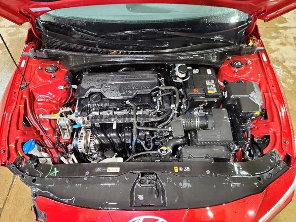 2025 HYUNDAI ELANTRA SEL Convenience — Engine bay