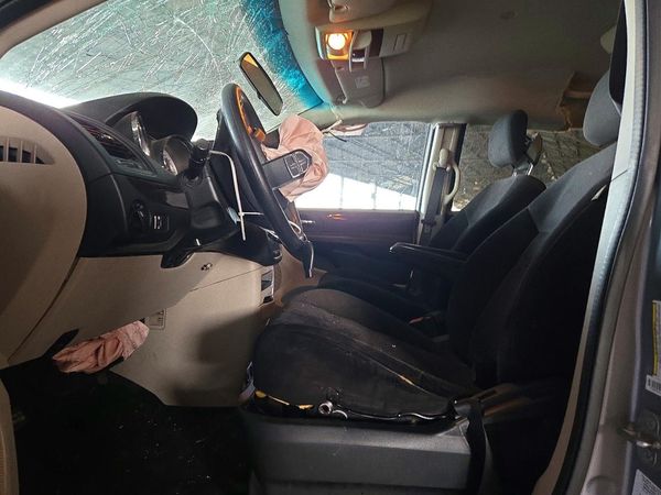 2014 DODGE GRAND CARAVAN SE — DENT