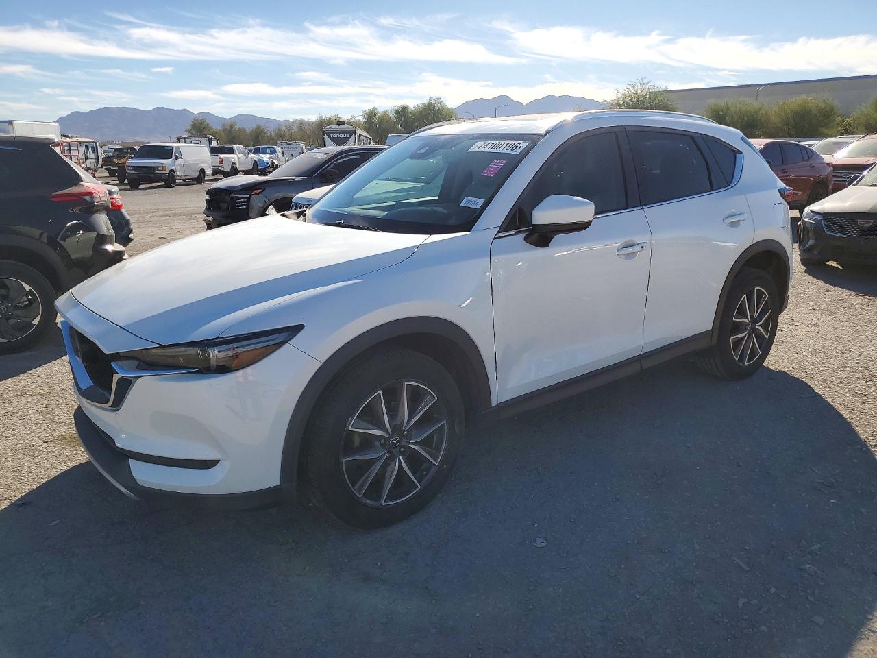 2018 MAZDA CX-5 Grand Touring — Front 3/4