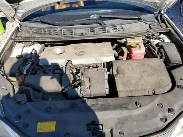 2012 LEXUS CT 200h — Engine bay