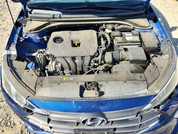 2020 HYUNDAI ELANTRA — Engine bay