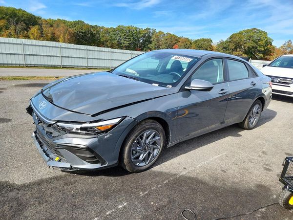 2026 HYUNDAI ELANTRA — Front 3/4