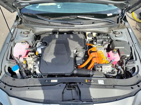 2026 HYUNDAI ELANTRA — Engine bay