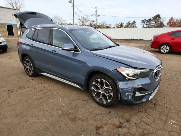 2021 BMW X1 xDrive28i — Passenger 3/4