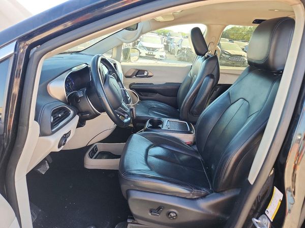 2021 CHRYSLER PACIFICA Touring L — DENT