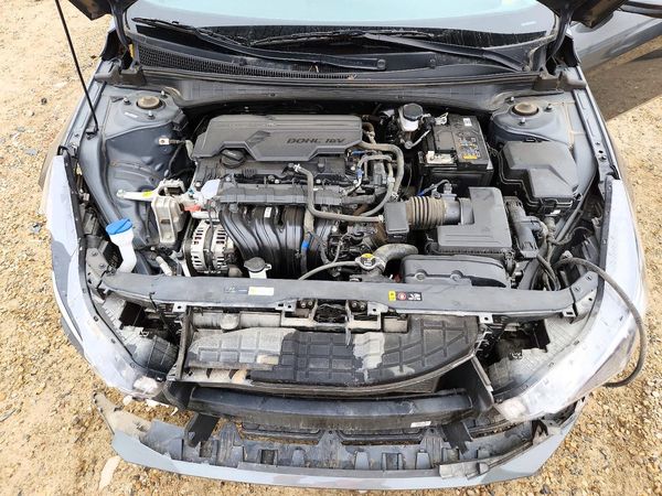 2023 HYUNDAI ELANTRA SEL — Engine bay