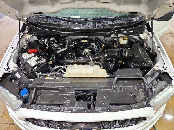 2022 FORD F150 — Engine bay