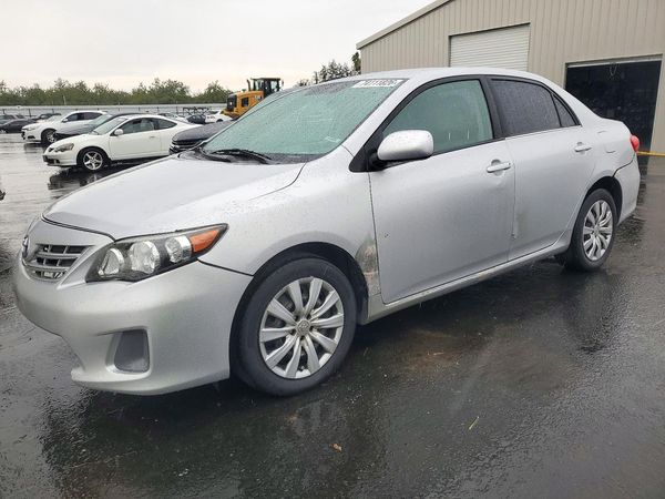 2013 TOYOTA COROLLA — Front 3/4