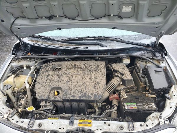2013 TOYOTA COROLLA — Engine bay