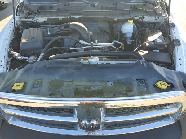 2014 RAM 1500 SLT — Engine bay