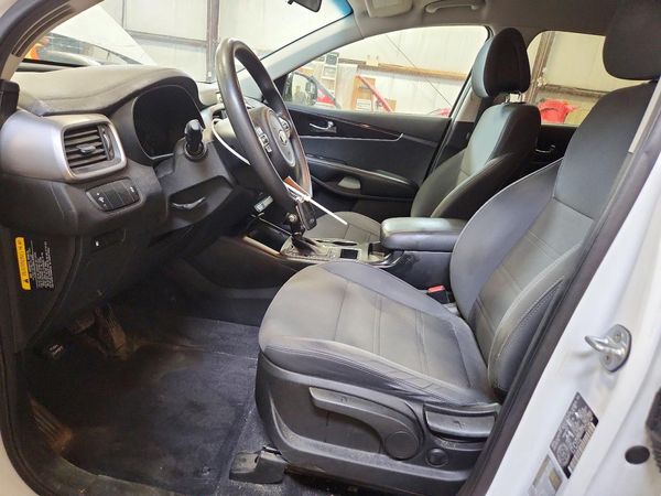 2016 KIA SORENTO L / LX — DENT