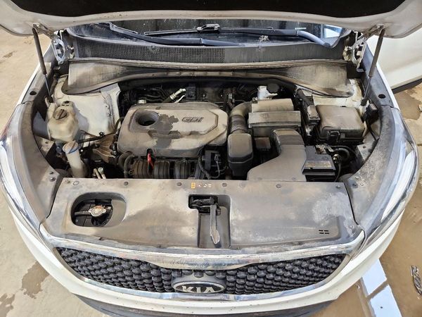 2016 KIA SORENTO L / LX — Engine bay