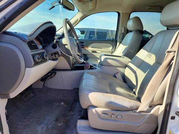 2012 CHEVROLET TAHOE LT — DENT