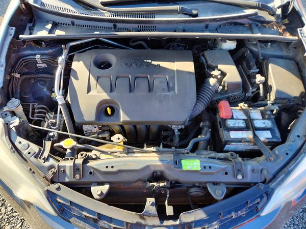 2014 TOYOTA COROLLA L/LE — Engine bay