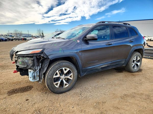 2016 JEEP CHEROKEE Trailhawk — Front 3/4