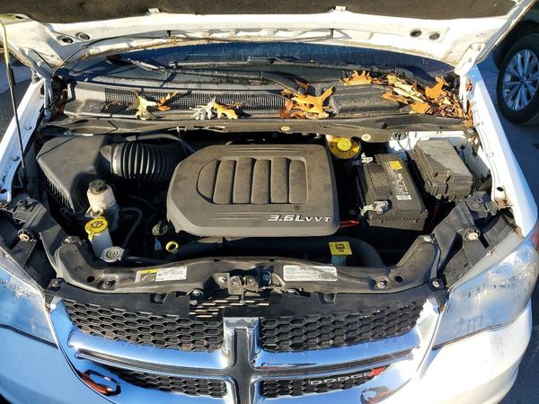 2017 DODGE GRAND CARAVAN SXT — Engine bay