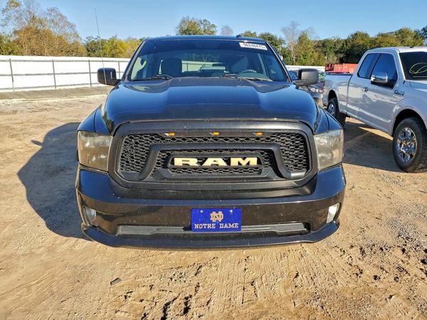 2017 RAM 1500 ST CREW CAB 4X4