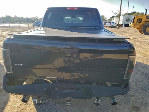 2017 RAM 1500 ST CREW CAB 4X4
