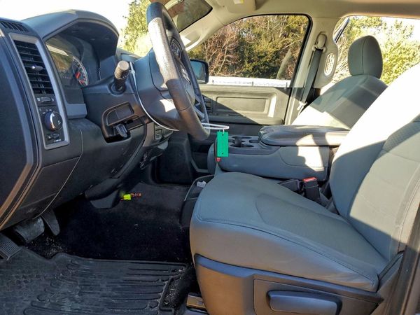 2017 RAM 1500 ST CREW CAB 4X4