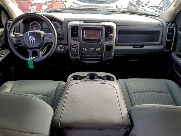 2017 RAM 1500 ST CREW CAB 4X4