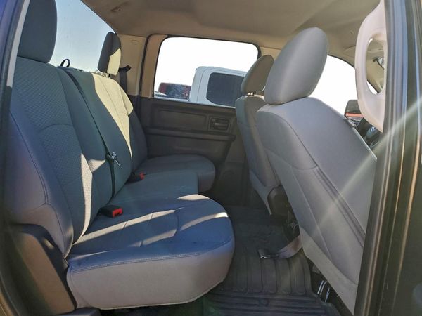 2017 RAM 1500 ST CREW CAB 4X4