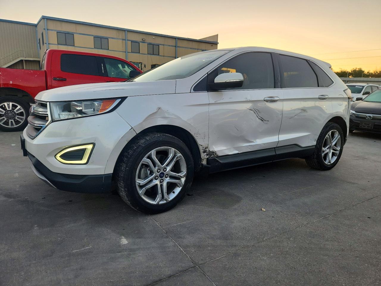 2017 FORD EDGE Titanium — Front 3/4