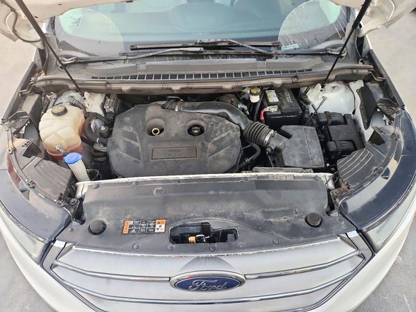 2017 FORD EDGE Titanium — Engine bay