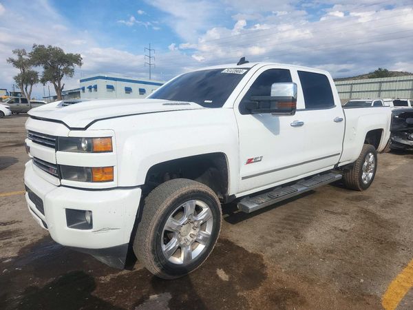 2018 CHEVROLET SILVERADO LTZ — Front 3/4