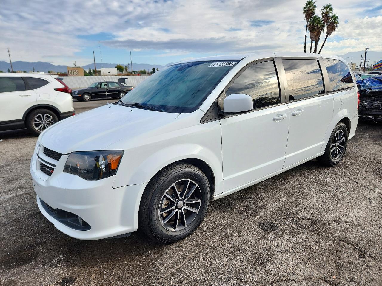 2019 DODGE GRAND CARAVAN GT — Front 3/4