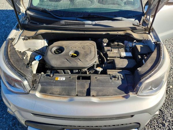 2017 KIA SOUL Plus — Engine bay