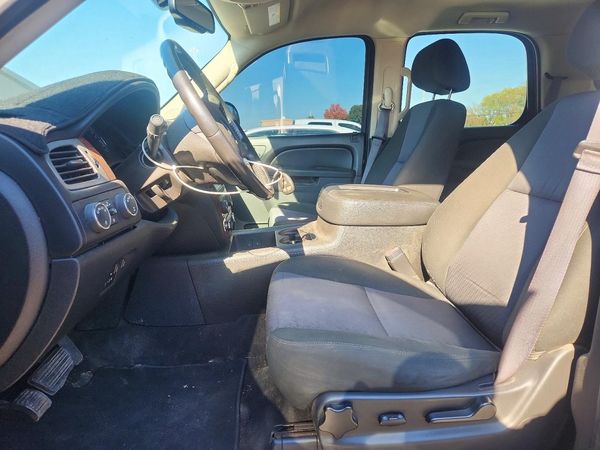 2013 CHEVROLET TAHOE LS — DENT