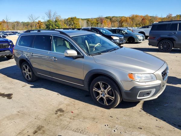 2013 VOLVO XC70 — Passenger 3/4