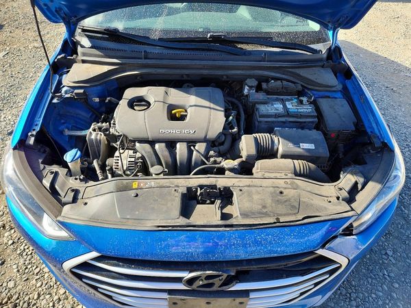 2017 HYUNDAI ELANTRA SE Base — Engine bay